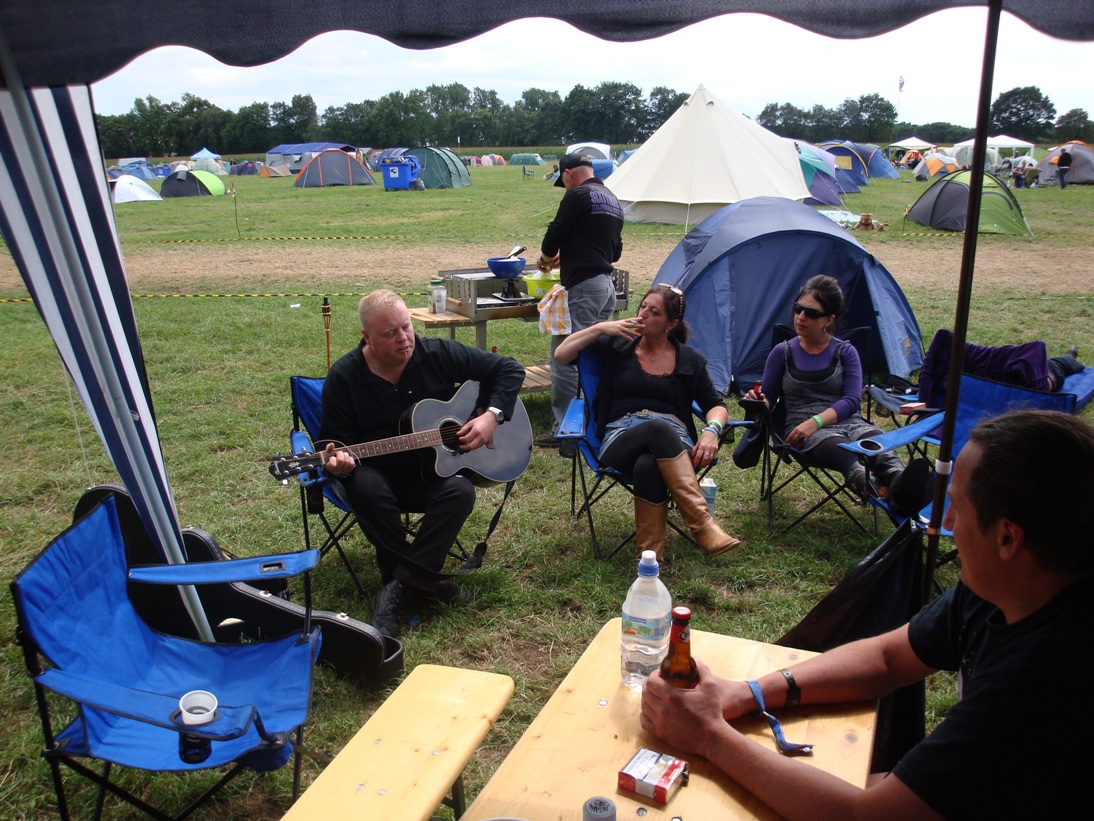 Werner blijkt te kunnen zingen, Rudi en Johnny zorgden weer perfect voor ons