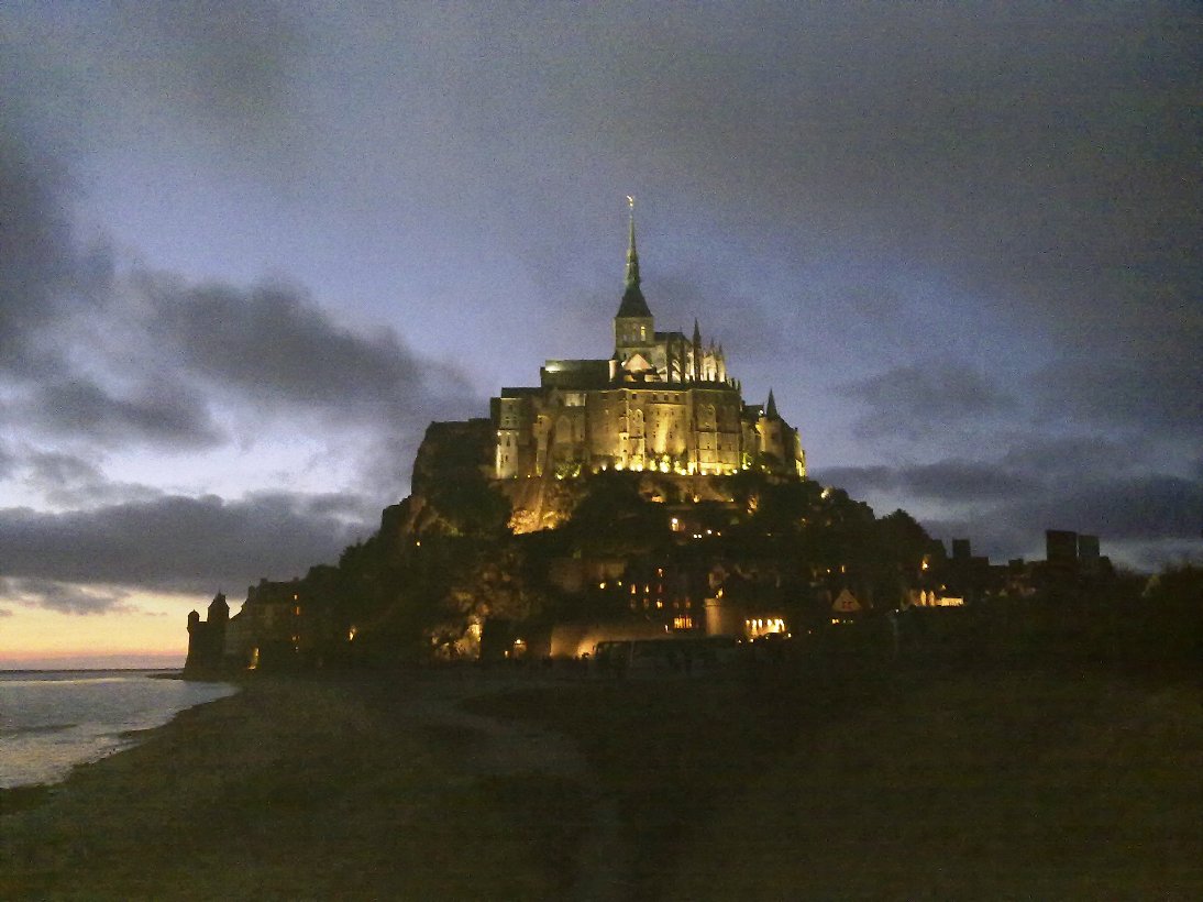 Mont St Michel 's avonds