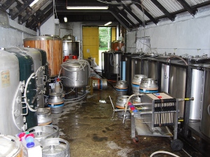 Het contrast: The black Isle Brewery. Een bierbrouwerij in "de garage". 