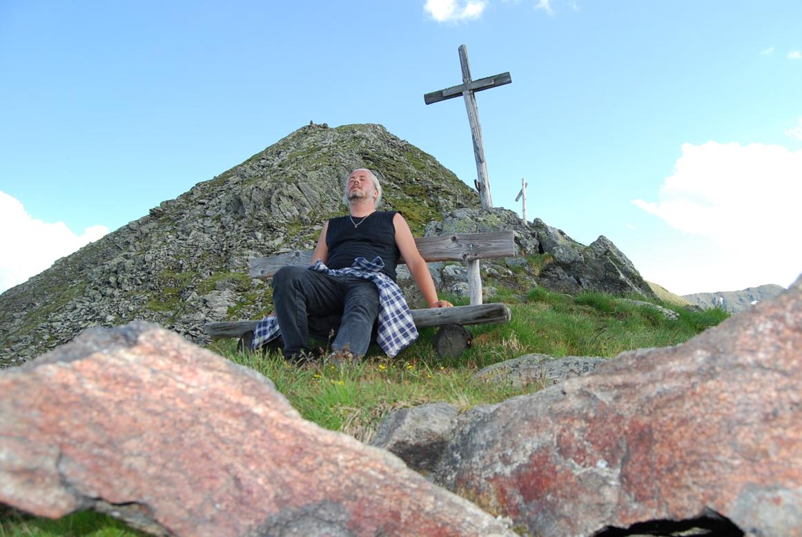 Direct eerste dag een top beklommen, weliswaar zonder rugzak. Maar wat een kick!