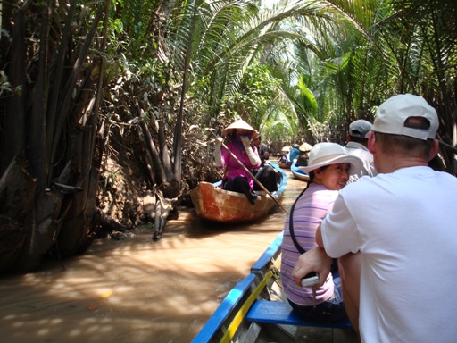 Via de bootjes het eiland weer verlaten